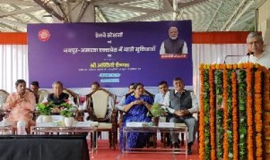 भारत के बदलते स्वरूप का प्रतीक बना रेलवे: रेल मंत्री अश्विनी वैष्णव ने किए 65 स्टेशनों पर यात्री सुविधाओं का लोकार्पण