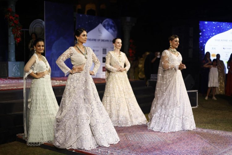 Purnima Theme Fashion Show: चांदनी रात में रैंप पर दमकती महिला शक्ति: “पूर्णिमा थीम फैशन शो” में 200 महिला उद्यमियों ने मनाया आत्मविश्वास और शैली का उत्सव