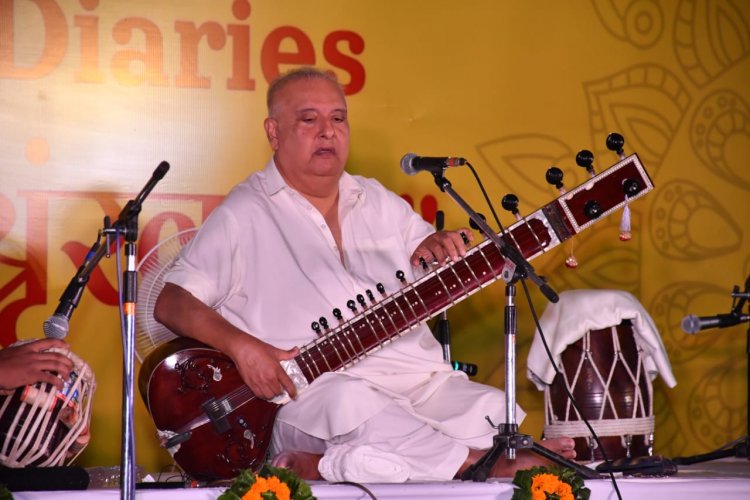 चाँदनी रात में झिलमिलाया राग शुद्ध कल्याण, उस्ताद शुजात ख़ाँ के सितार ने रचा अलौकिक संगीत-संसार  जयपुर।