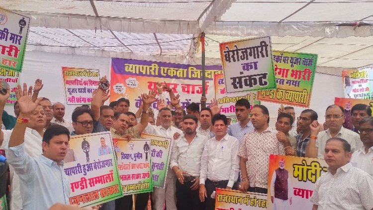 यूजर चार्ज के विरोध में मंडी व्यापारियों का प्रदर्शन, मुख्यमंत्री को सौंपा ज्ञापन