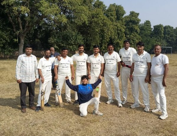 महाराजा कॉलेज ग्राउंड पर रोमांच का चरम: पुरातत्व विभाग ने 21 रनों से जीता मैत्री मैच