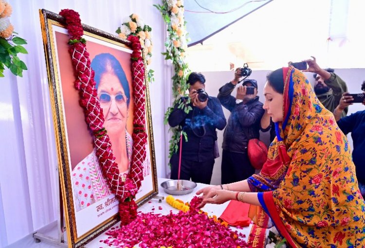 उपमुख्यमंत्री दिया कुमारी ने विधानसभा अध्यक्ष देवनानी की धर्मपत्नी को दी श्रद्धांजलि