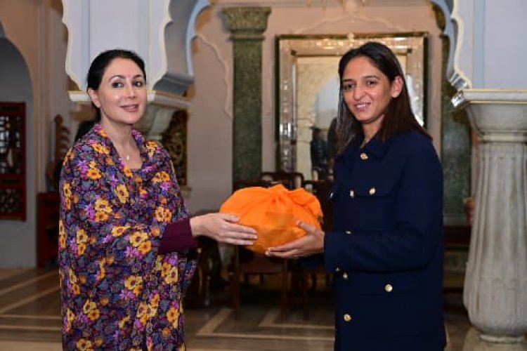 महिला विश्व कप विजेता कप्तान हरमनप्रीत कौर ने उपमुख्यमंत्री दिया कुमारी से की मुलाक़ात