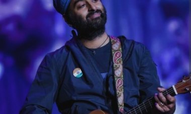 Arijit Singh Retirement: जिस आवाज़ ने प्यार और दर्द को गाया, वही आज खामोश हो गई.... जाने क्या है मामला