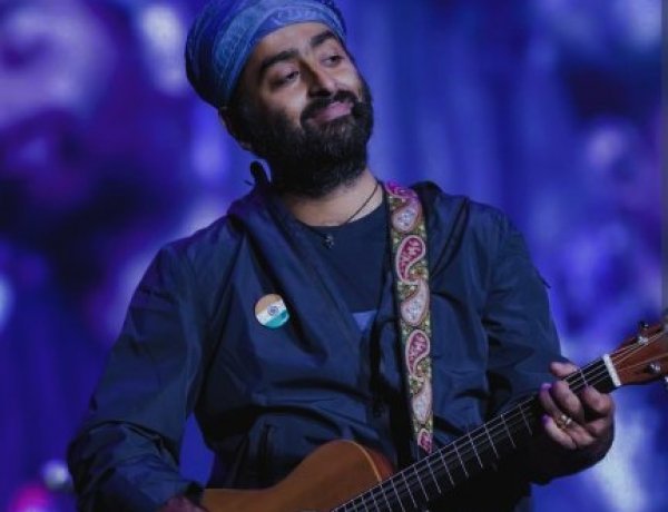 Arijit Singh Retirement: जिस आवाज़ ने प्यार और दर्द को गाया, वही आज खामोश हो गई.... जाने क्या है मामला