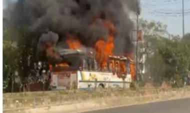 जयपुर में चलती रोडवेज बस में भीषण आग