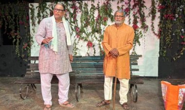 “ये लोग” ने खोली समाज की सच्चाई, अकेलेपन की पीड़ा पर भावुक कर गया मंचन