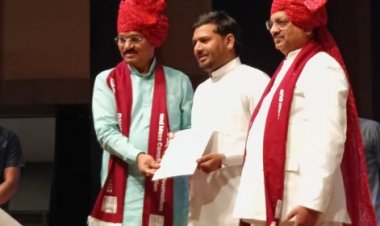 “दीक्षांत में डिग्री के साथ गूंजा सच का संदेश, हंगामे के बीच भी पत्रकारिता मूल्यों पर जोर”