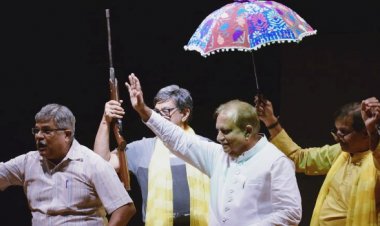 रवींद्र मंच पर ‘जामुन का पेड़’ का धमाका: हंसी, व्यंग और इमोशन का ऐसा कॉम्बो कि दर्शक बोले—वाह!